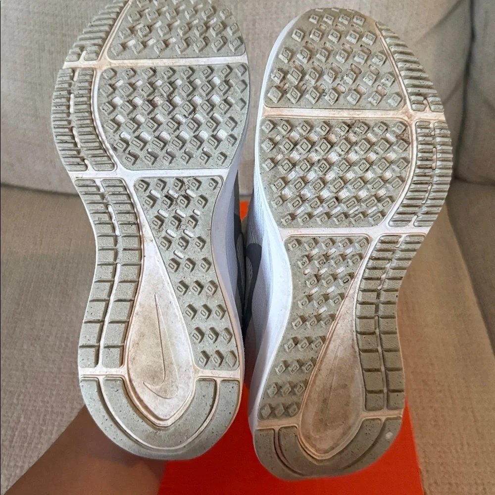 Nike Cream and White Running Shoes - Picture 11 of 11